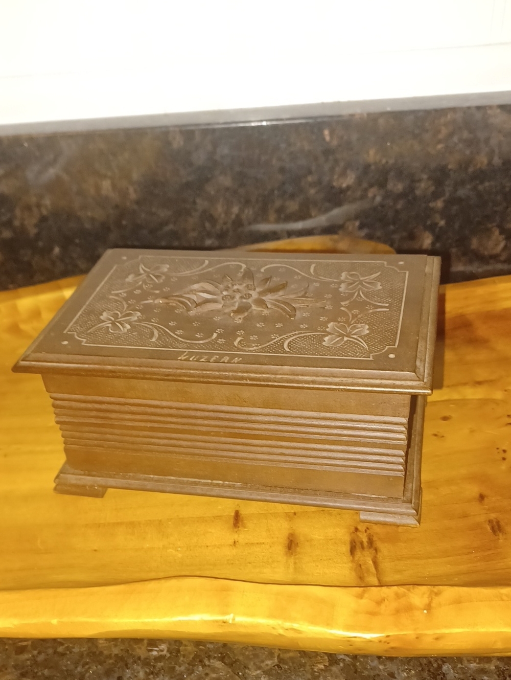 VTG Swiss Hand Carved Wood Edelweiss Trinket Box Luzern Switzerland 5"x3.5"